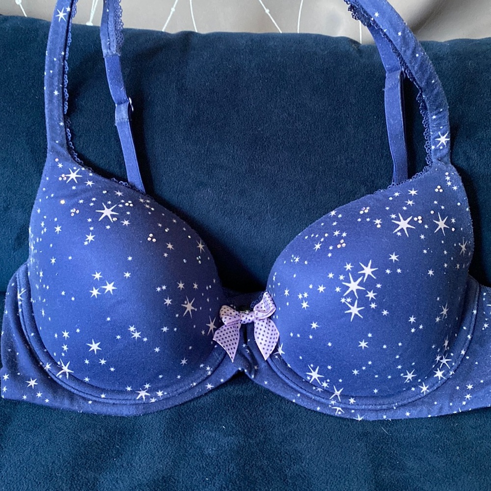 Victoria’s Secret 36B bra